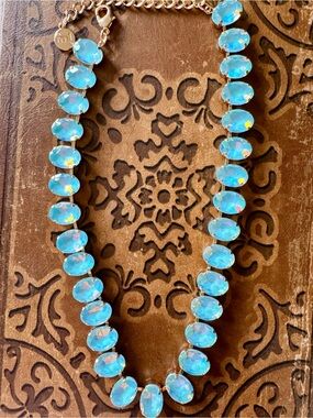 Faceted Aqua Oval Stone Necklace in Gold